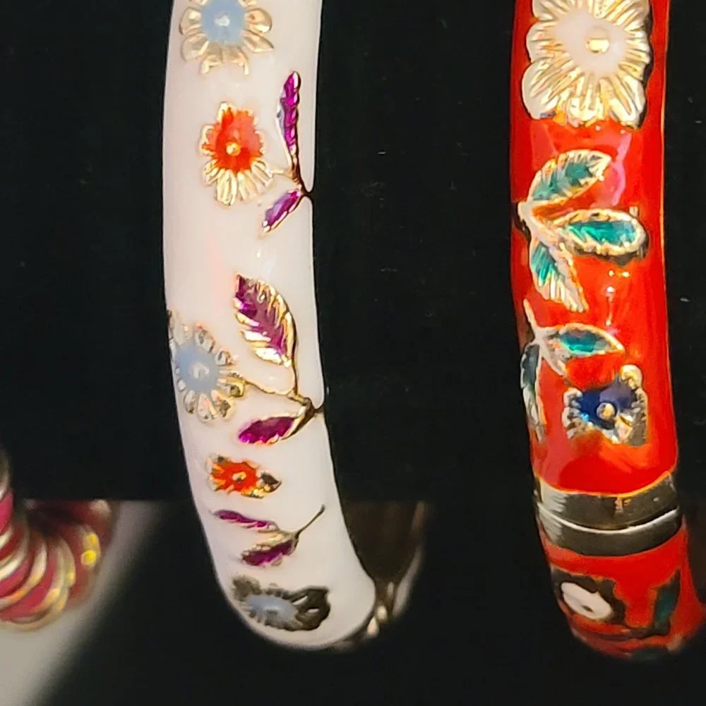 Lot of Five Bracelets - Ceramic and Stretchy - Picture 6 of 13